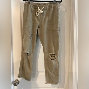 Army green cotton drawstring cropped pants size M